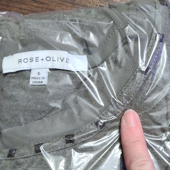 Rose + Olive Olive Green Hi Low Short Sleeve Studded Shirt Size Women's Small - Picture 9 of 9